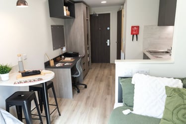 Penthouse Deluxe Studio at Stanley Studios, Coburg Street, City Centre, Portsmouth, PO11JA - Image 2